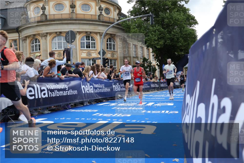 29.06.2025 - hella hamburg halbmarathon Strokosch-Dieckow http://msf.ph/oto/8227148 29.06.2025 10:31:39 Ziel 5187, 5660, 7793, 12681, 13606, 13617, 15835, 18102 meine-sportfotos.de