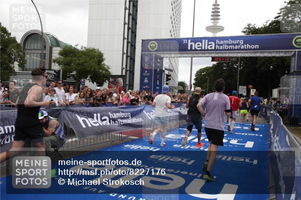29.06.2025 - hella hamburg halbmarathon Michael Strokosch http://msf.ph/oto/8227176 29.06.2025 10:51:12 Ziel 1366, 4077, 4816, 4967, 6027, 8261, 8508, 8704, 10508, 10603, 10868, 11733, 13073, 15480, 17384, 17530, 17823, 18066 meine-sportfotos.de