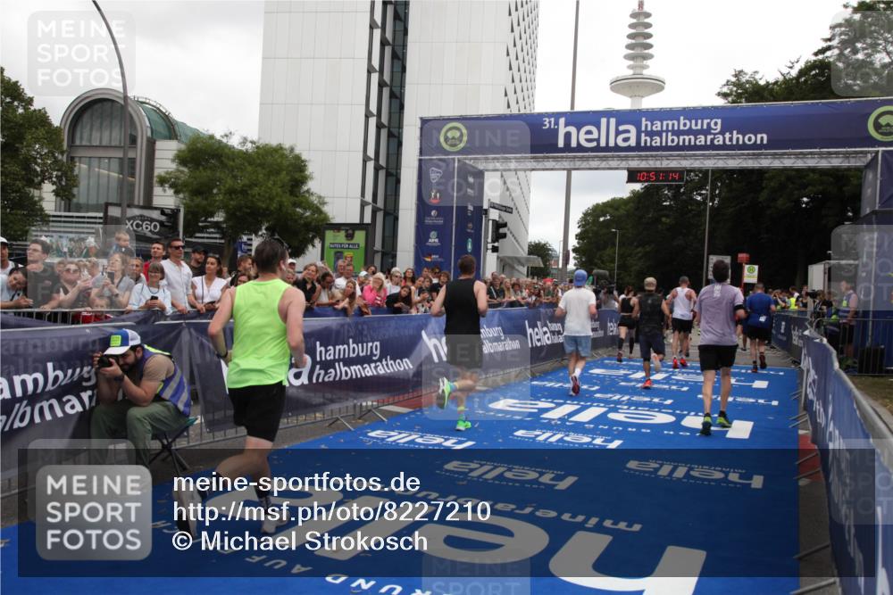 29.06.2025 - hella hamburg halbmarathon Michael Strokosch http://msf.ph/oto/8227210 29.06.2025 10:51:13 Ziel 1366, 4077, 4404, 4816, 4967, 5600, 6027, 8261, 8508, 8704, 10508, 10603, 10868, 11733, 13073, 15480, 17384, 17530, 17823 meine-sportfotos.de