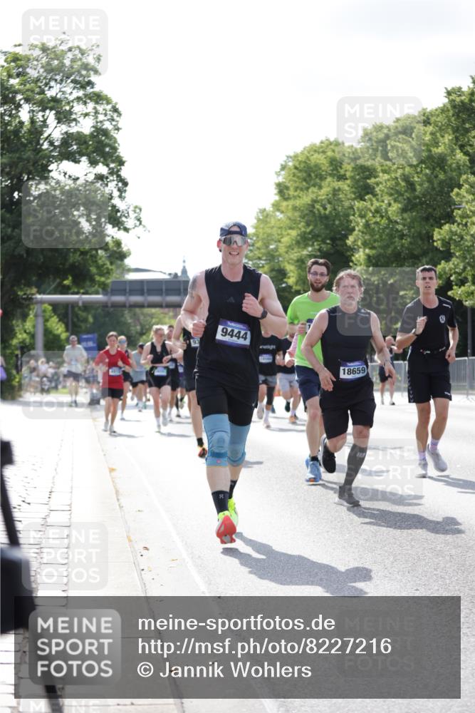 29.06.2025 - hella hamburg halbmarathon Jannik Wohlers http://msf.ph/oto/8227216 29.06.2025 09:51:51 Lombardsbrücke 1057, 1139, 1468, 1604, 1631, 1763, 3305, 3618, 3852, 4565, 4871, 4915, 5231, 5336, 5690, 6373, 6711, 7710, 8564, 9348, 9444, 9547, 9659, 10493, 10741, 11062, 11495, 11679, 11821, 12438, 12772, xxx, 13269, 13728, 14449, 14462, 15233, 15270, 15309, 16547, 16591, 16592, 17159, 17637, 17926, 18489, 18560, 18659, 18829, 18878, 18987, 19009 meine-sportfotos.de