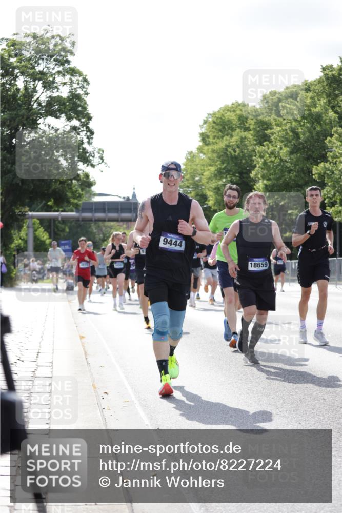 29.06.2025 - hella hamburg halbmarathon Jannik Wohlers http://msf.ph/oto/8227224 29.06.2025 09:51:51 Lombardsbrücke 1057, 1139, 1468, 1604, 1631, 1763, 3305, 3618, 3852, 4565, 4871, 4915, 5231, 5336, 5690, 6373, 6711, 7710, 8564, 9348, 9444, 9547, 9659, 10493, 10741, 11062, 11495, 11679, 11821, 12438, 12772, xxx, 13269, 13728, 14449, 14462, 15233, 15270, 15309, 16547, 16591, 16592, 17159, 17637, 17926, 18489, 18560, 18659, 18829, 18878, 18987, 19009 meine-sportfotos.de
