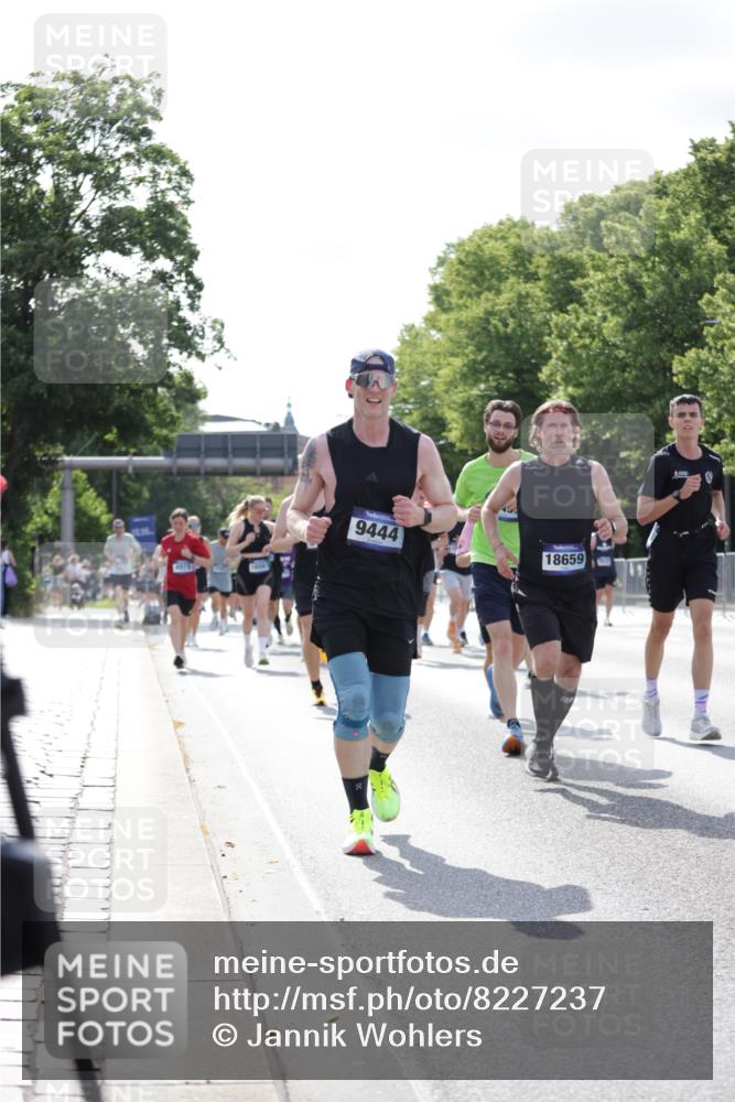 29.06.2025 - hella hamburg halbmarathon Jannik Wohlers http://msf.ph/oto/8227237 29.06.2025 09:51:51 Lombardsbrücke 1057, 1139, 1468, 1604, 1631, 1763, 3305, 3618, 3852, 4565, 4871, 4915, 5231, 5336, 5690, 6373, 6711, 7710, 8564, 9348, 9444, 9547, 9659, 10493, 10741, 11062, 11495, 11679, 11821, 12438, 12772, xxx, 13269, 13728, 14449, 14462, 15233, 15270, 15309, 16547, 16591, 16592, 17159, 17637, 17926, 18489, 18560, 18659, 18829, 18878, 18987, 19009 meine-sportfotos.de