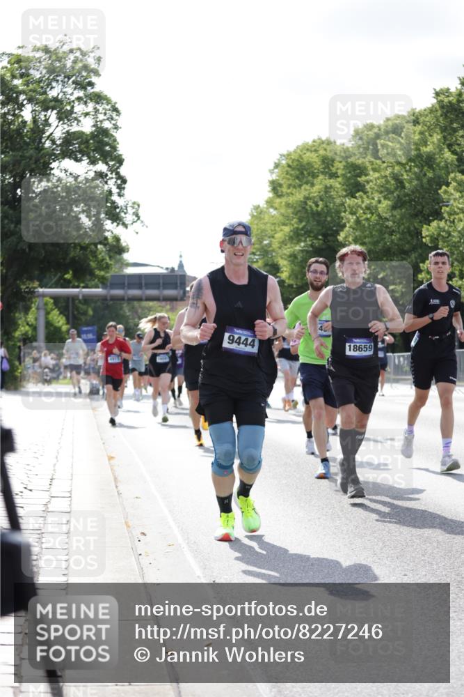 29.06.2025 - hella hamburg halbmarathon Jannik Wohlers http://msf.ph/oto/8227246 29.06.2025 09:51:51 Lombardsbrücke 1057, 1139, 1468, 1604, 1631, 1763, 3305, 3618, 3852, 4565, 4871, 4915, 5231, 5336, 5690, 6373, 6711, 7710, 8564, 9348, 9444, 9547, 9659, 10493, 10741, 11062, 11495, 11679, 11821, 12438, 12772, xxx, 13269, 13728, 14449, 14462, 15233, 15270, 15309, 16547, 16591, 16592, 17159, 17637, 17926, 18489, 18560, 18659, 18829, 18878, 18987, 19009 meine-sportfotos.de