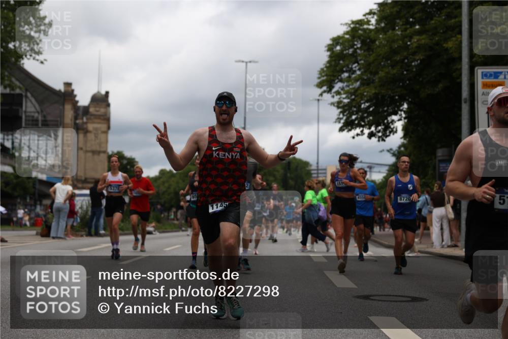 29.06.2025 - hella hamburg halbmarathon Yannick Fuchs http://msf.ph/oto/8227298 29.06.2025 10:46:34 20KM 1098, 1257, 1657, 2111, 2444, 2814, 3258, 3715, 3952, 4121, 4557, 4558, 4837, 5116, 5169, 5194, 5378, 5399, 6164, 6561, 6562, 7130, 7178, 7312, 7475, 7896, 8139, 8172, 8316, 8720, 8977, 9145, 10529, 10811, 11459, 12135, 12519, 13211, 13301, 13327, 14198, 14286, 14791, 15001, 15144, 15275, 15427, 15446, 15506, 15690, 16320, 16929, 17130, 17198, 17773, 18331 meine-sportfotos.de