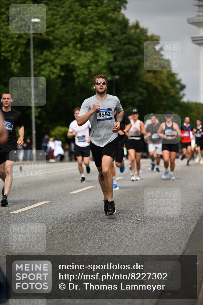 29.06.2025 - hella hamburg halbmarathon Dr. Thomas Lammeyer http://msf.ph/oto/8227302 29.06.2025 10:13:14 Kennedybrücke 1823, 3762, 4592, 7081, 9297, 9306, 9951, 9958, 10035, 10194, 10609 meine-sportfotos.de