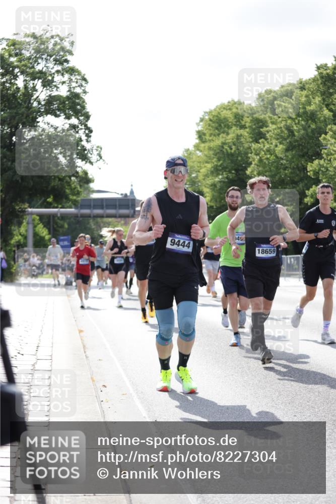 29.06.2025 - hella hamburg halbmarathon Jannik Wohlers http://msf.ph/oto/8227304 29.06.2025 09:51:51 Lombardsbrücke 1057, 1139, 1468, 1604, 1631, 1763, 3305, 3618, 3852, 4565, 4871, 4915, 5231, 5336, 5690, 6373, 6711, 7710, 8564, 9348, 9444, 9547, 9659, 10493, 10741, 11062, 11495, 11679, 11821, 12438, 12772, xxx, 13269, 13728, 14449, 14462, 15233, 15270, 15309, 16547, 16591, 16592, 17159, 17637, 17926, 18489, 18560, 18659, 18829, 18878, 18987, 19009 meine-sportfotos.de