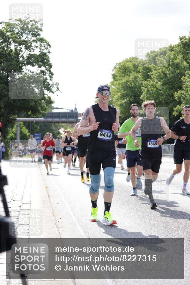 29.06.2025 - hella hamburg halbmarathon Jannik Wohlers http://msf.ph/oto/8227315 29.06.2025 09:51:51 Lombardsbrücke 1057, 1139, 1468, 1604, 1631, 1763, 3305, 3618, 3852, 4565, 4871, 4915, 5231, 5336, 5690, 6373, 6711, 7710, 8564, 9348, 9444, 9547, 9659, 10493, 10741, 11062, 11495, 11679, 11821, 12438, 12772, xxx, 13269, 13728, 14449, 14462, 15233, 15270, 15309, 16547, 16591, 16592, 17159, 17637, 17926, 18489, 18560, 18659, 18829, 18878, 18987, 19009 meine-sportfotos.de