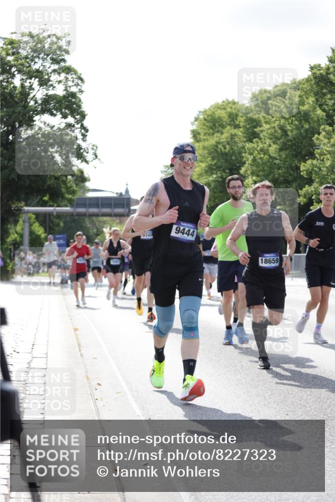 29.06.2025 - hella hamburg halbmarathon Jannik Wohlers http://msf.ph/oto/8227323 29.06.2025 09:51:51 Lombardsbrücke 1057, 1139, 1468, 1604, 1631, 1763, 3305, 3618, 3852, 4565, 4871, 4915, 5231, 5336, 5690, 6373, 6711, 7710, 8564, 9348, 9444, 9547, 9659, 10493, 10741, 11062, 11495, 11679, 11821, 12438, 12772, xxx, 13269, 13728, 14449, 14462, 15233, 15270, 15309, 16547, 16591, 16592, 17159, 17637, 17926, 18489, 18560, 18659, 18829, 18878, 18987, 19009 meine-sportfotos.de