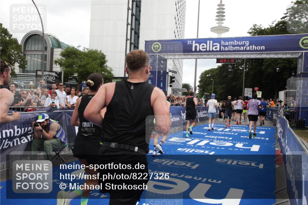 29.06.2025 - hella hamburg halbmarathon Michael Strokosch http://msf.ph/oto/8227326 29.06.2025 10:51:13 Ziel 1366, 4077, 4404, 4816, 4967, 5600, 6027, 8261, 8508, 8704, 10508, 10603, 10868, 11733, 13073, 15480, 17384, 17530, 17823 meine-sportfotos.de