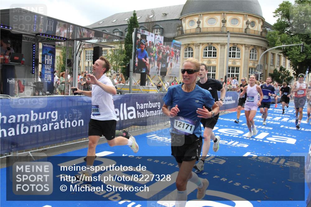 29.06.2025 - hella hamburg halbmarathon Michael Strokosch http://msf.ph/oto/8227328 29.06.2025 10:46:28 Ziel 1600, 2222, 2842, 4237, 6421, 6691, 6978, 7335, 8142, 8981, 9786, 11185, 11773, 12171, 12651, 12891, 13698, 14045, 14228, 14482, 15157, 16127, 18118, 18211, 18637, 19209 meine-sportfotos.de