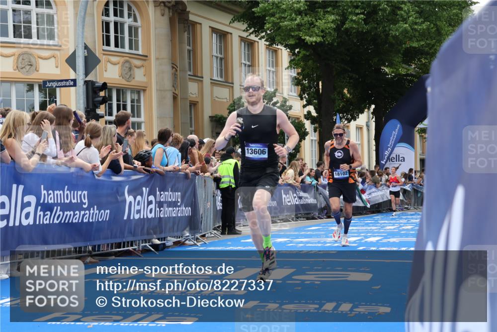 29.06.2025 - hella hamburg halbmarathon Strokosch-Dieckow http://msf.ph/oto/8227337 29.06.2025 10:31:42 Ziel 5187, 7793, 11929, 13606, 13617, 15835, 18102 meine-sportfotos.de