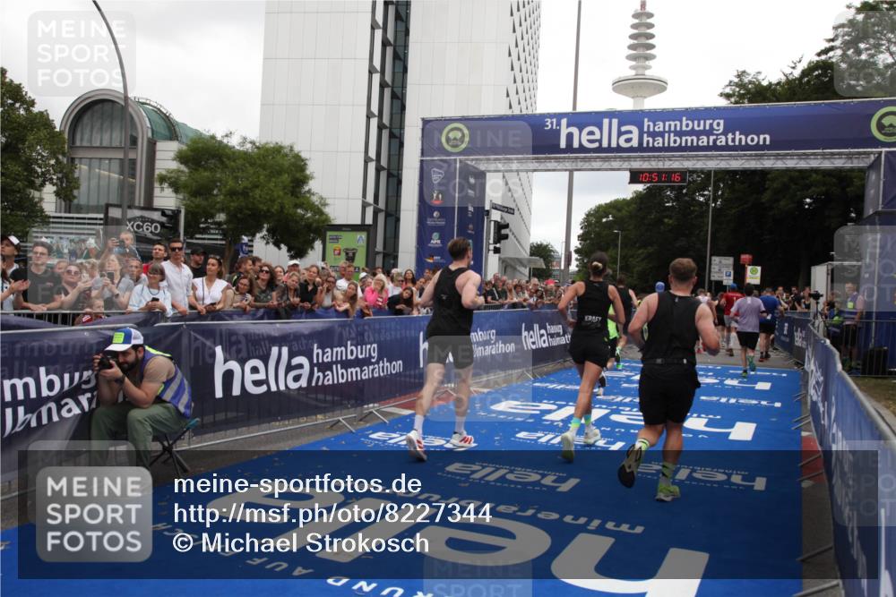 29.06.2025 - hella hamburg halbmarathon Michael Strokosch http://msf.ph/oto/8227344 29.06.2025 10:51:15 Ziel 1366, 4404, 4816, 4967, 5600, 6027, 8508, 10868, 11512, 11625, 11733, 13073, 15480, 17384, 17530, 17823 meine-sportfotos.de