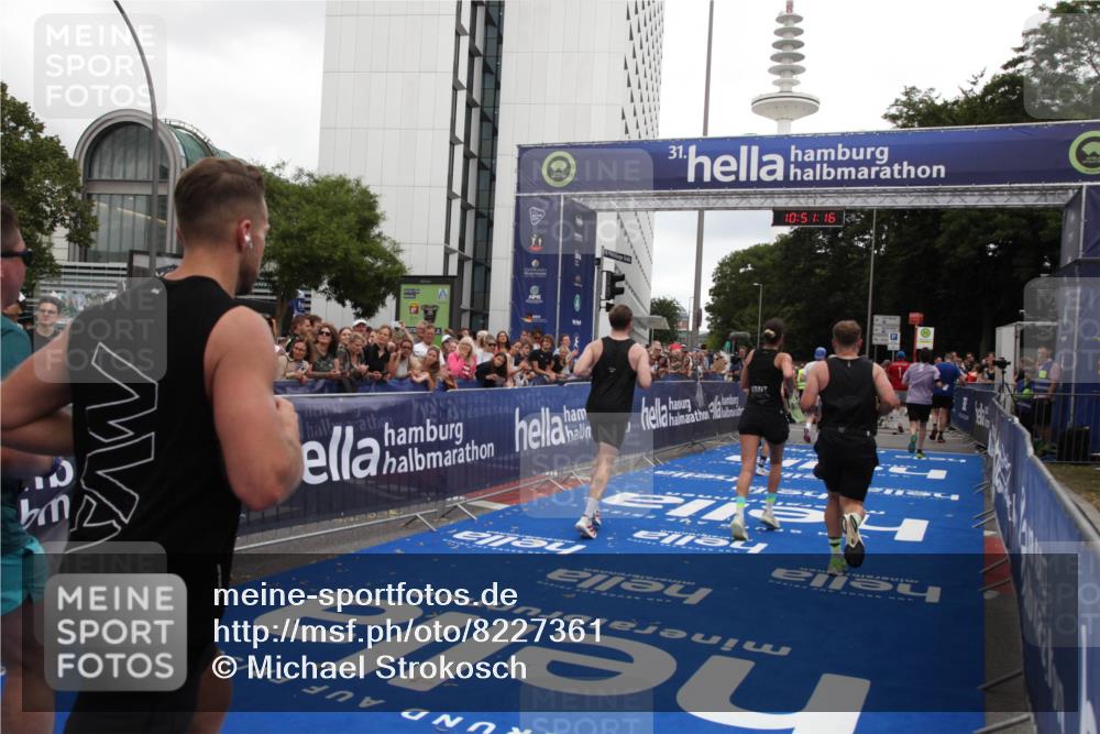 29.06.2025 - hella hamburg halbmarathon Michael Strokosch http://msf.ph/oto/8227361 29.06.2025 10:51:15 Ziel 1366, 4404, 4816, 4967, 5600, 6027, 8508, 10868, 11512, 11625, 11733, 13073, 15480, 17384, 17530, 17823 meine-sportfotos.de