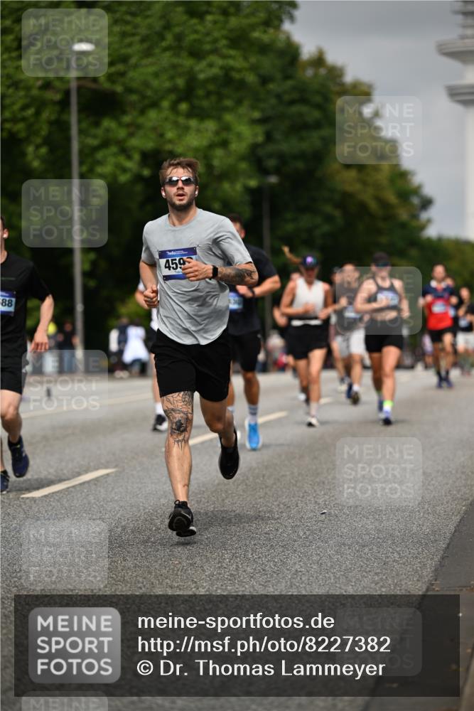 29.06.2025 - hella hamburg halbmarathon Dr. Thomas Lammeyer http://msf.ph/oto/8227382 29.06.2025 10:13:15 Kennedybrücke 1823, 3762, 4592, 7081, 9297, 9306, 9951, 9958, 10035, 10194, 10609, 10819, 11067 meine-sportfotos.de