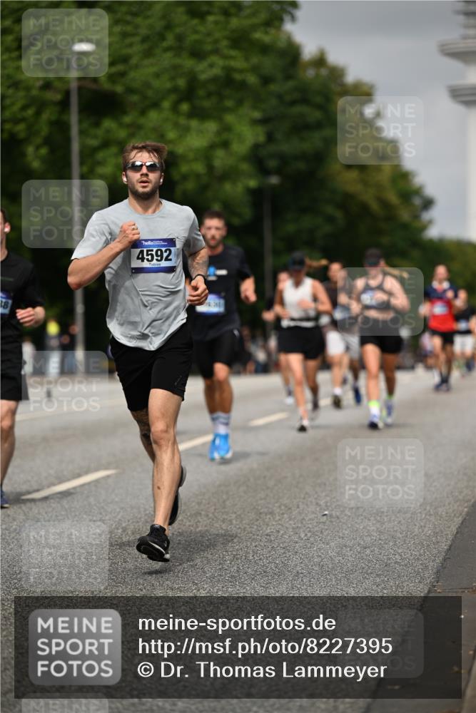 29.06.2025 - hella hamburg halbmarathon Dr. Thomas Lammeyer http://msf.ph/oto/8227395 29.06.2025 10:13:15 Kennedybrücke 1823, 3762, 4592, 7081, 9297, 9306, 9951, 9958, 10035, 10194, 10609, 10819, 11067 meine-sportfotos.de