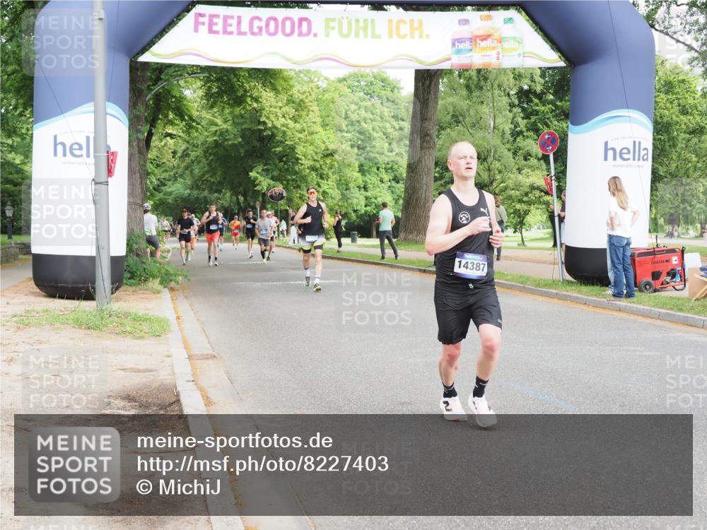 29.06.2025 - hella hamburg halbmarathon MichiJ http://msf.ph/oto/8227403 29.06.2025 10:25:51 Zwischen KM18-KM19 2767, 5003, 5092, 5307, 7482, 9178, 13854, 14387, 18384 meine-sportfotos.de