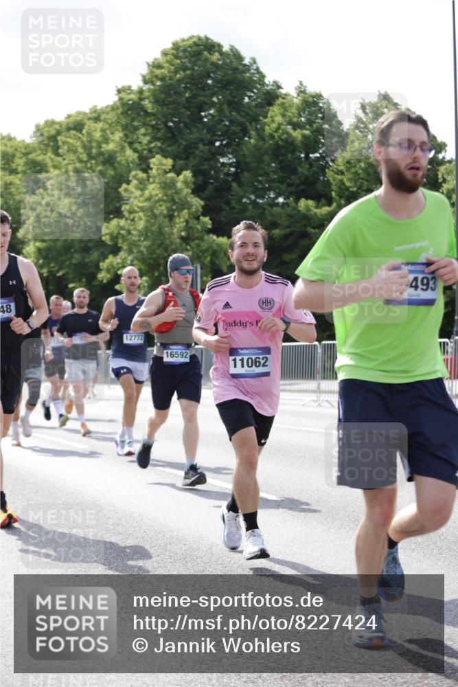 29.06.2025 - hella hamburg halbmarathon Jannik Wohlers http://msf.ph/oto/8227424 29.06.2025 09:51:53 Lombardsbrücke 1057, 1139, 1468, 1604, 1631, 1763, 3305, 3618, 3852, 4565, 4871, 4915, 5336, 5690, 6373, 6550, 6711, 7710, 8564, 8852, 9348, 9444, 9547, 9659, 10493, 10741, 11062, 11495, 11679, 11821, 12046, 12772, 13269, 13728, 14449, 14462, 14813, 15233, 15270, 15309, 16547, 16591, 16592, 17159, 17637, 17926, 18489, 18560, 18659, 18829, 18987, 19009 meine-sportfotos.de