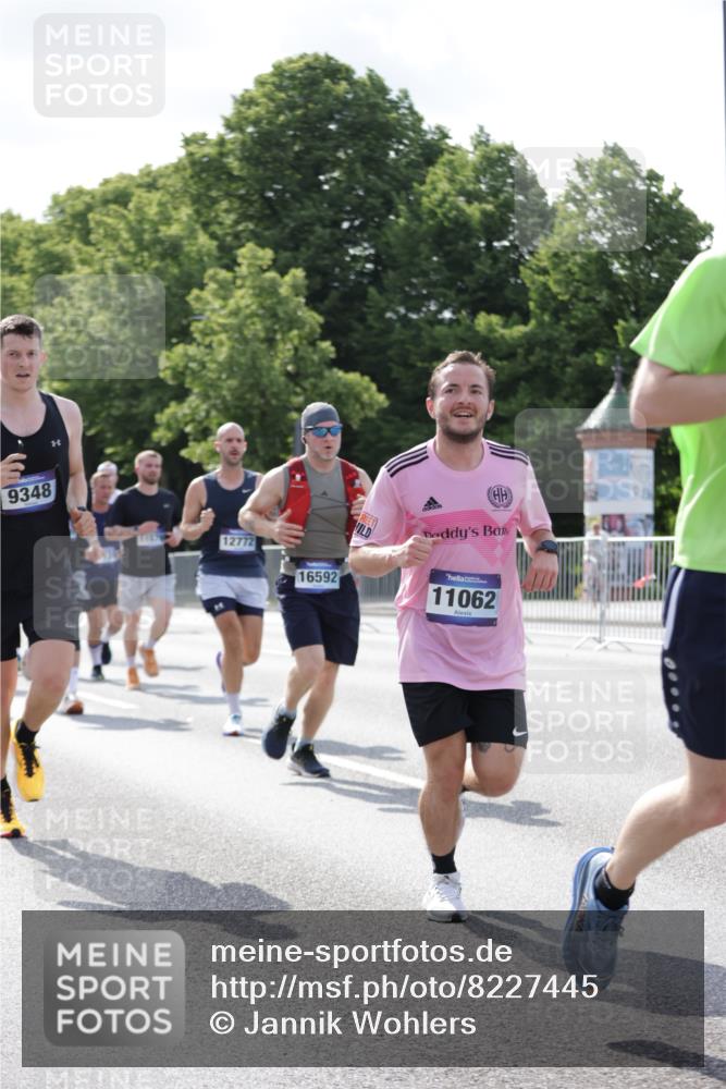 29.06.2025 - hella hamburg halbmarathon Jannik Wohlers http://msf.ph/oto/8227445 29.06.2025 09:51:53 Lombardsbrücke 1057, 1139, 1468, 1604, 1631, 1763, 3305, 3618, 3852, 4565, 4871, 4915, 5336, 5690, 6373, 6550, 6711, 7710, 8564, 8852, 9348, 9444, 9547, 9659, 10493, 10741, 11062, 11495, 11679, 11821, 12046, 12772, 13269, 13728, 14449, 14462, 14813, 15233, 15270, 15309, 16547, 16591, 16592, 17159, 17637, 17926, 18489, 18560, 18659, 18829, 18987, 19009 meine-sportfotos.de