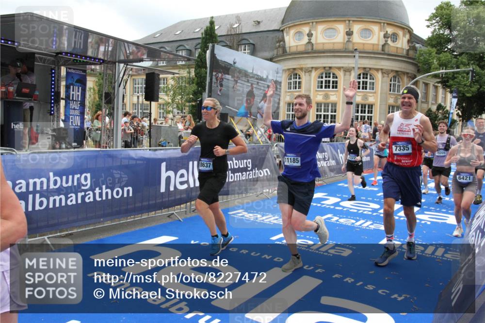 29.06.2025 - hella hamburg halbmarathon Michael Strokosch http://msf.ph/oto/8227472 29.06.2025 10:46:30 Ziel 2222, 2842, 4237, 4497, 6421, 6978, 7335, 8482, 8981, 9232, 9386, 9786, 11185, 11773, 12171, 12651, 12891, 13698, 14045, 14228, 14482, 15157, 16127, 18211, 18637, 19209 meine-sportfotos.de