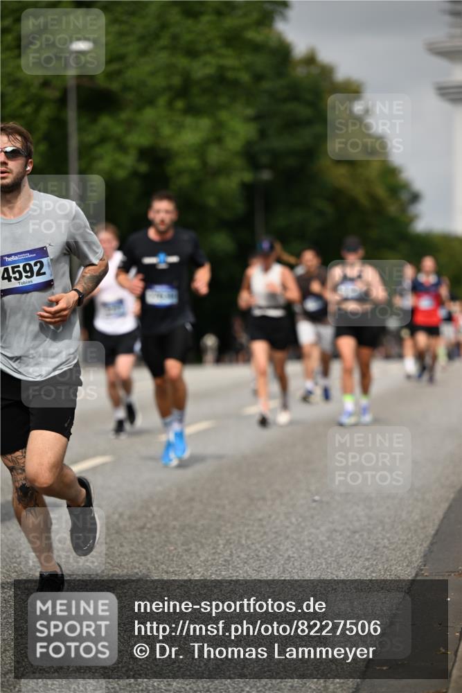 29.06.2025 - hella hamburg halbmarathon Dr. Thomas Lammeyer http://msf.ph/oto/8227506 29.06.2025 10:13:16 Kennedybrücke 1823, 3762, 4592, 7081, 9297, 9306, 9951, 9958, 10035, 10194, 10819, 11067 meine-sportfotos.de