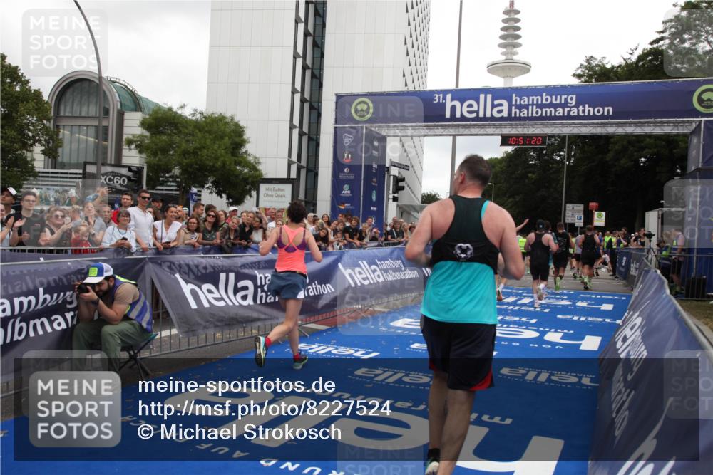 29.06.2025 - hella hamburg halbmarathon Michael Strokosch http://msf.ph/oto/8227524 29.06.2025 10:51:19 Ziel 1461, 1817, 2636, 2718, 4404, 4814, 5600, 6027, 6657, 8316, 8930, 9476, 10480, 10667, 10868, 11512, 11625, 11733, 12016, 13073, 15480, 17530, 18019 meine-sportfotos.de