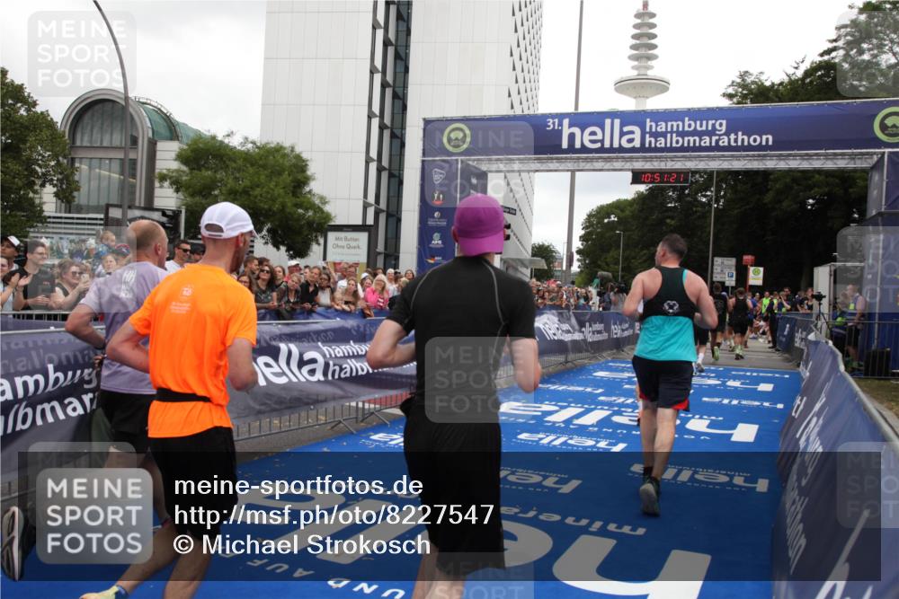 29.06.2025 - hella hamburg halbmarathon Michael Strokosch http://msf.ph/oto/8227547 29.06.2025 10:51:20 Ziel 1461, 1817, 2636, 2718, 4404, 4814, 5600, 6027, 6657, 6776, 8316, 8930, 9476, 10480, 10667, 10868, 11512, 11625, 12016, 14865, 15480, 17530, 18019 meine-sportfotos.de