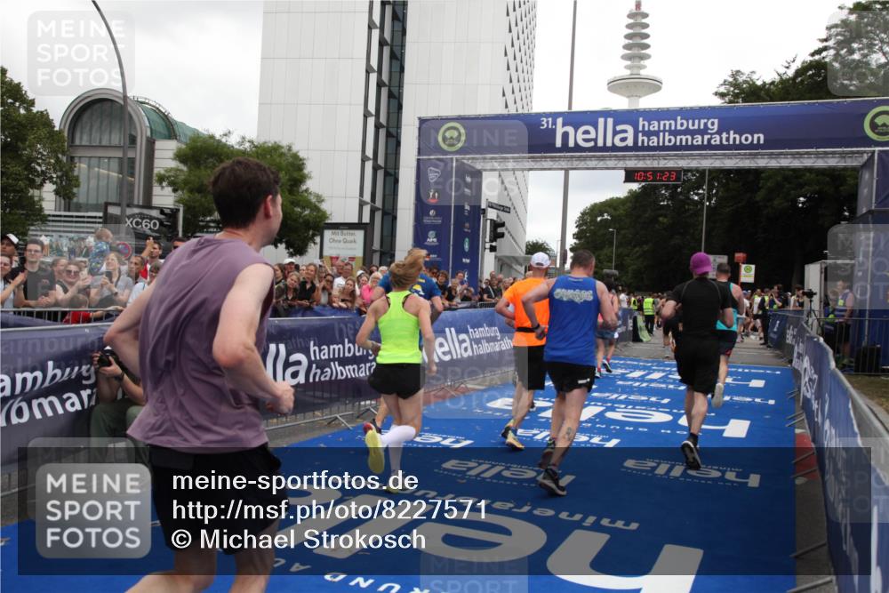 29.06.2025 - hella hamburg halbmarathon Michael Strokosch http://msf.ph/oto/8227571 29.06.2025 10:51:21 Ziel 1461, 1817, 2636, 2718, 4404, 4814, 5600, 6657, 6776, 8316, 8930, 9476, 10480, 10667, 10868, 11512, 11625, 12016, 13047, 14865, 14994, 15480, 17530, 18019 meine-sportfotos.de