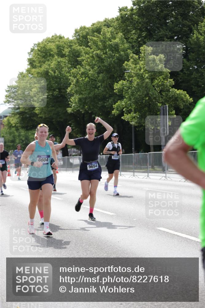 29.06.2025 - hella hamburg halbmarathon Jannik Wohlers http://msf.ph/oto/8227618 29.06.2025 10:27:50 Lombardsbrücke 3445, 5369, 5604, 7667, 8215, 8327, 9653, 9654, 12842, 13045, 13296, 13568, 13678, 14017, 14155, 15123, 15608, 18256 meine-sportfotos.de