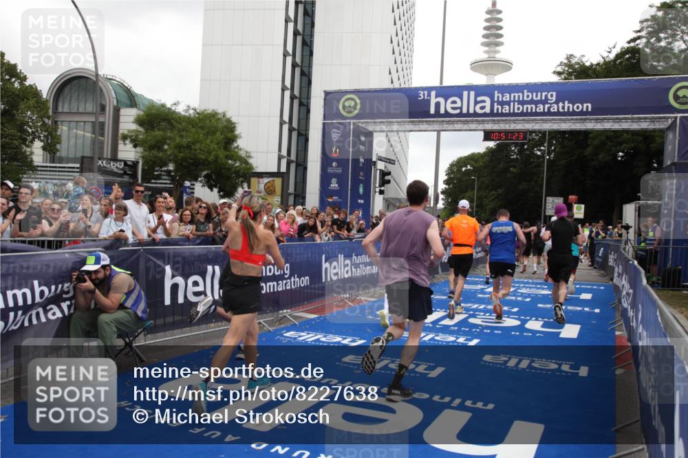 29.06.2025 - hella hamburg halbmarathon Michael Strokosch http://msf.ph/oto/8227638 29.06.2025 10:51:22 Ziel 1461, 1817, 2364, 2636, 2718, 4404, 4814, 5600, 6657, 6776, 8316, 8930, 8989, 9476, 10480, 10667, 11124, 11512, 11625, 12016, 13047, 14865, 14994, 18019, 18489 meine-sportfotos.de