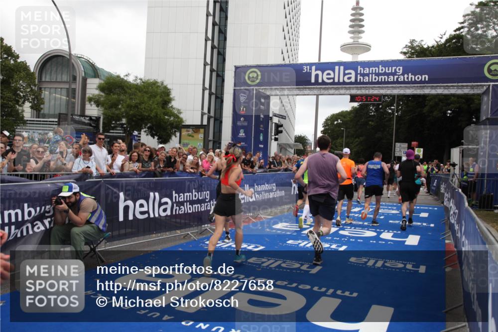 29.06.2025 - hella hamburg halbmarathon Michael Strokosch http://msf.ph/oto/8227658 29.06.2025 10:51:22 Ziel 1461, 1817, 2364, 2636, 2718, 4404, 4814, 5600, 6657, 6776, 8316, 8930, 8989, 9476, 10480, 10667, 11124, 11512, 11625, 12016, 13047, 14865, 14994, 18019, 18489 meine-sportfotos.de