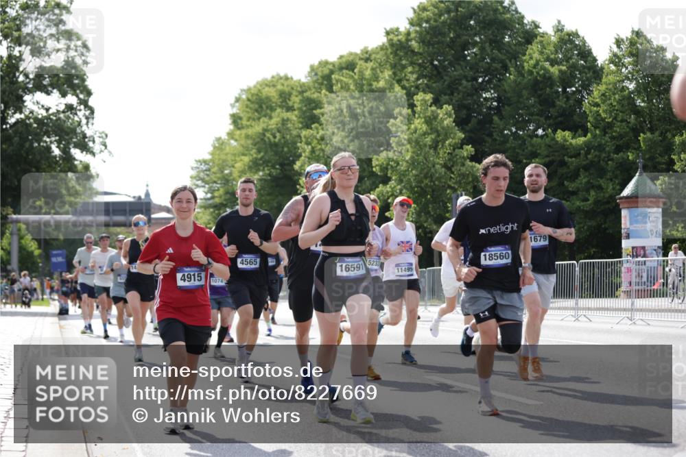 29.06.2025 - hella hamburg halbmarathon Jannik Wohlers http://msf.ph/oto/8227669 29.06.2025 09:51:55 Lombardsbrücke 1057, 1139, 1468, 1604, 1631, 1763, 3305, 3618, 3852, 4565, 4871, 4915, 5011, 5690, 6373, 6550, 6711, 7710, 8852, 9348, 9444, 9547, 10493, 10741, 11062, 11495, 11679, 11821, 12046, 12772, 13269, 13728, 14449, 14813, 15233, 15270, 15309, 16338, 16547, 16591, 16592, 17159, 17281, 17637, 17926, 18489, 18560, 18659, 18829, 18987, 19009 meine-sportfotos.de