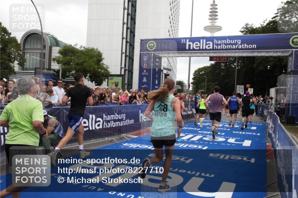 29.06.2025 - hella hamburg halbmarathon Michael Strokosch http://msf.ph/oto/8227710 29.06.2025 10:51:23 Ziel 1461, 1817, 2364, 2636, 2718, 4814, 6657, 6776, 8316, 8930, 8989, 9476, 10480, 10667, 11124, 11512, 11625, 12016, 13047, 14865, 14994, 18019, 18489 meine-sportfotos.de