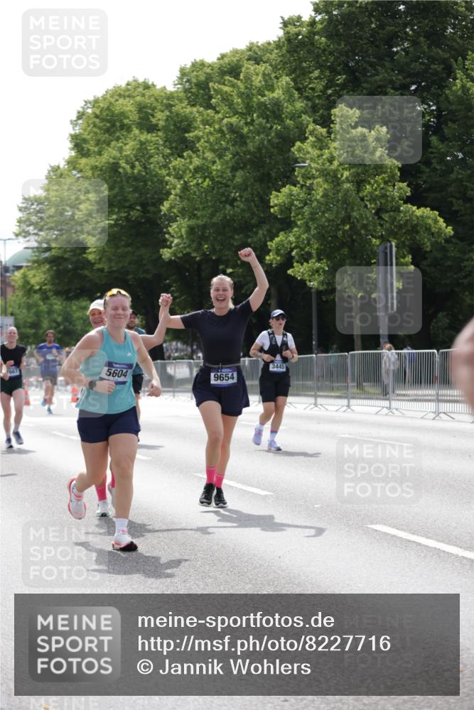 29.06.2025 - hella hamburg halbmarathon Jannik Wohlers http://msf.ph/oto/8227716 29.06.2025 10:27:50 Lombardsbrücke 3445, 5369, 5604, 7667, 8215, 8327, 9653, 9654, 12842, 13045, 13296, 13568, 13678, 14017, 14155, 15123, 15608, 18256 meine-sportfotos.de