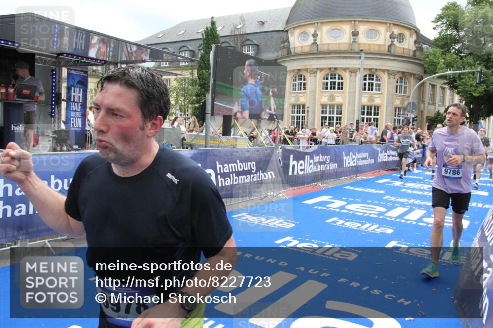 29.06.2025 - hella hamburg halbmarathon Michael Strokosch http://msf.ph/oto/8227723 29.06.2025 10:46:34 Ziel 4237, 4497, 5459, 6978, 8482, 8981, 9232, 9386, 9529, 9786, 12891, 13525, 14228, 14482, 15157, 15206, 17281, 17461, 18882, 19209 meine-sportfotos.de