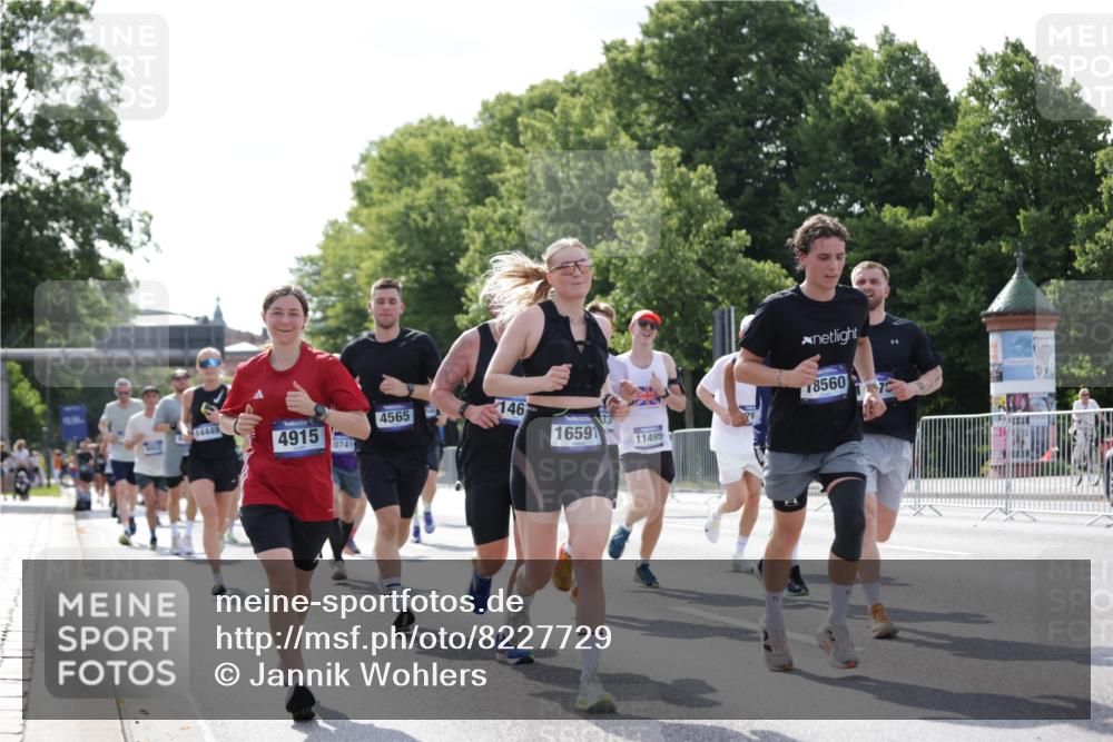 29.06.2025 - hella hamburg halbmarathon Jannik Wohlers http://msf.ph/oto/8227729 29.06.2025 09:51:55 Lombardsbrücke 1057, 1139, 1468, 1604, 1631, 1763, 3305, 3618, 3852, 4565, 4871, 4915, 5011, 5690, 6373, 6550, 6711, 7710, 8852, 9348, 9444, 9547, 10493, 10741, 11062, 11495, 11679, 11821, 12046, 12772, 13269, 13728, 14449, 14813, 15233, 15270, 15309, 16338, 16547, 16591, 16592, 17159, 17281, 17637, 17926, 18489, 18560, 18659, 18829, 18987, 19009 meine-sportfotos.de