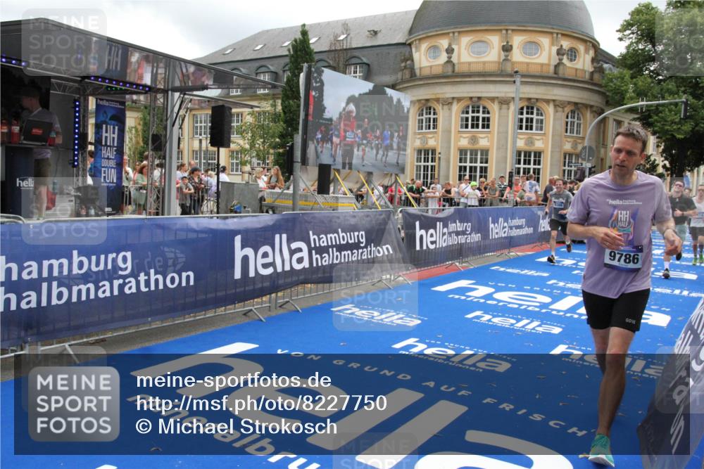 29.06.2025 - hella hamburg halbmarathon Michael Strokosch http://msf.ph/oto/8227750 29.06.2025 10:46:34 Ziel 4237, 4497, 5459, 6978, 8482, 8981, 9232, 9386, 9529, 9786, 12891, 13525, 14228, 14482, 15157, 15206, 17281, 17461, 18882, 19209 meine-sportfotos.de