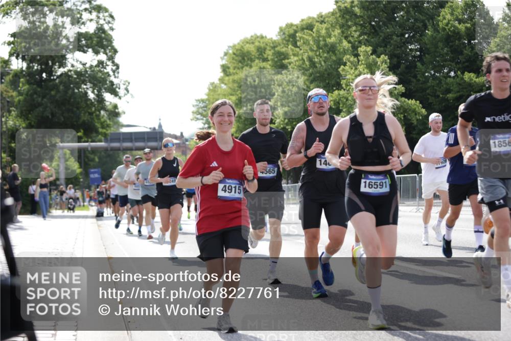 29.06.2025 - hella hamburg halbmarathon Jannik Wohlers http://msf.ph/oto/8227761 29.06.2025 09:51:56 Lombardsbrücke 1057, 1139, 1468, 1604, 1631, 3305, 3618, 3852, 4565, 4871, 4915, 5011, 6373, 6550, 6711, 7710, 8852, 9348, 9444, 9547, 10493, 10741, 11062, 11495, 11679, 11821, 12046, 12772, 13269, 13728, 14257, 14449, 14813, 15233, 15247, 15270, 15309, 16338, 16547, 16591, 16592, 17159, 17281, 17637, 17926, 18489, 18560, 18659, 18775, 18987, 19009 meine-sportfotos.de