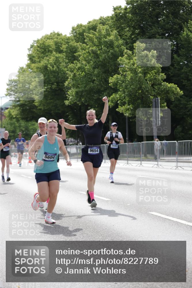 29.06.2025 - hella hamburg halbmarathon Jannik Wohlers http://msf.ph/oto/8227789 29.06.2025 10:27:50 Lombardsbrücke 3445, 5369, 5604, 7667, 8215, 8327, 9653, 9654, 12842, 13045, 13296, 13568, 13678, 14017, 14155, 15123, 15608, 18256 meine-sportfotos.de