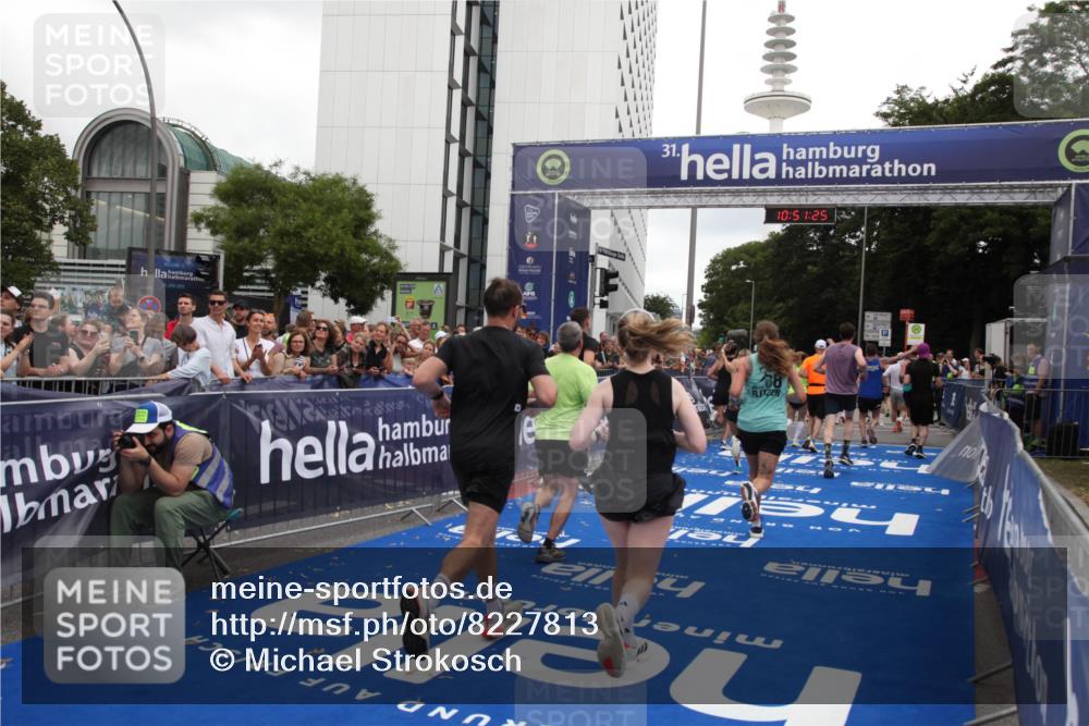 29.06.2025 - hella hamburg halbmarathon Michael Strokosch http://msf.ph/oto/8227813 29.06.2025 10:51:24 Ziel 1461, 1817, 2364, 2411, 2636, 2718, 4814, 6657, 6776, 8316, 8930, 8989, 9214, 9476, 10480, 10667, 11124, 11512, 12016, 13047, 14865, 14994, 16357, 18019, 18489 meine-sportfotos.de