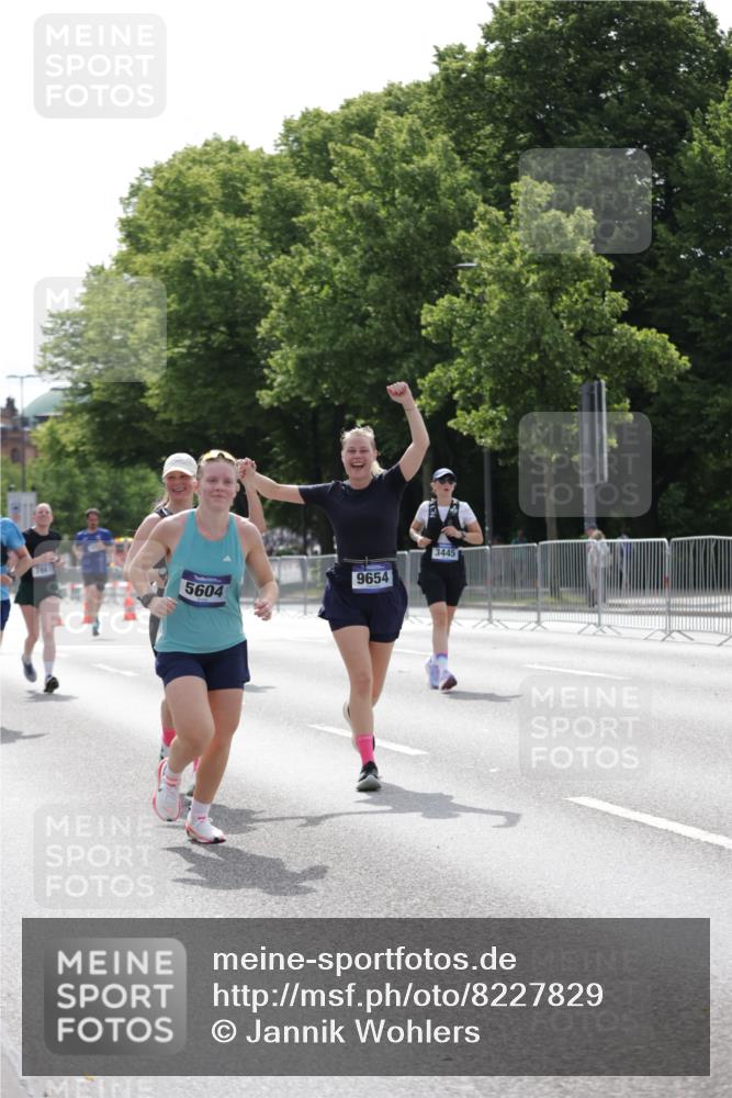29.06.2025 - hella hamburg halbmarathon Jannik Wohlers http://msf.ph/oto/8227829 29.06.2025 10:27:50 Lombardsbrücke 3445, 5369, 5604, 7667, 8215, 8327, 9653, 9654, 12842, 13045, 13296, 13568, 13678, 14017, 14155, 15123, 15608, 18256 meine-sportfotos.de