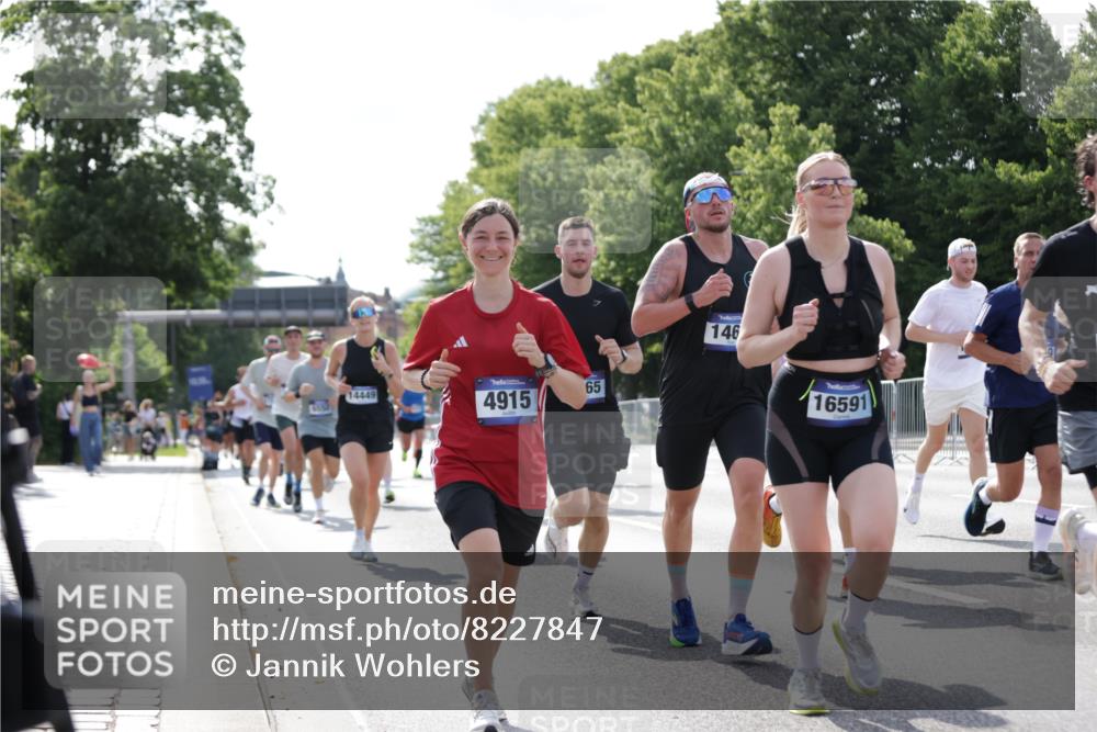 29.06.2025 - hella hamburg halbmarathon Jannik Wohlers http://msf.ph/oto/8227847 29.06.2025 09:51:56 Lombardsbrücke 1057, 1139, 1468, 1604, 1631, 3305, 3618, 3852, 4565, 4871, 4915, 5011, 6373, 6550, 6711, 7710, 8852, 9348, 9444, 9547, 10493, 10741, 11062, 11495, 11679, 11821, 12046, 12772, 13269, 13728, 14257, 14449, 14813, 15233, 15247, 15270, 15309, 16338, 16547, 16591, 16592, 17159, 17281, 17637, 17926, 18489, 18560, 18659, 18775, 18987, 19009 meine-sportfotos.de