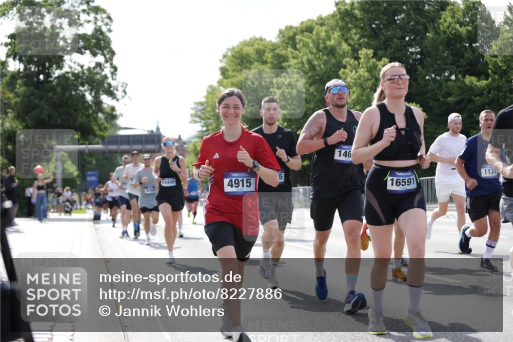 29.06.2025 - hella hamburg halbmarathon Jannik Wohlers http://msf.ph/oto/8227886 29.06.2025 09:51:56 Lombardsbrücke 1057, 1139, 1468, 1604, 1631, 3305, 3618, 3852, 4565, 4871, 4915, 5011, 6373, 6550, 6711, 7710, 8852, 9348, 9444, 9547, 10493, 10741, 11062, 11495, 11679, 11821, 12046, 12772, 13269, 13728, 14257, 14449, 14813, 15233, 15247, 15270, 15309, 16338, 16547, 16591, 16592, 17159, 17281, 17637, 17926, 18489, 18560, 18659, 18775, 18987, 19009 meine-sportfotos.de