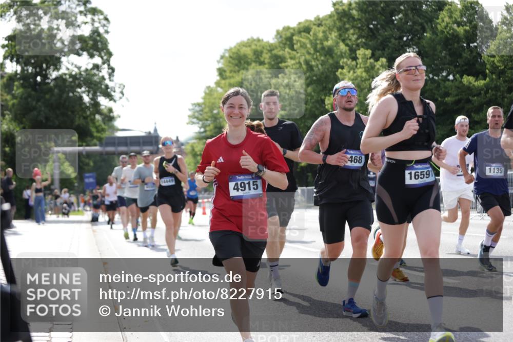 29.06.2025 - hella hamburg halbmarathon Jannik Wohlers http://msf.ph/oto/8227915 29.06.2025 09:51:56 Lombardsbrücke 1057, 1139, 1468, 1604, 1631, 3305, 3618, 3852, 4565, 4871, 4915, 5011, 6373, 6550, 6711, 7710, 8852, 9348, 9444, 9547, 10493, 10741, 11062, 11495, 11679, 11821, 12046, 12772, 13269, 13728, 14257, 14449, 14813, 15233, 15247, 15270, 15309, 16338, 16547, 16591, 16592, 17159, 17281, 17637, 17926, 18489, 18560, 18659, 18775, 18987, 19009 meine-sportfotos.de