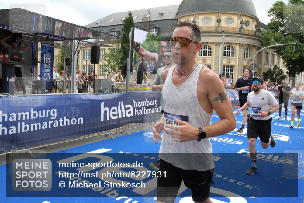 29.06.2025 - hella hamburg halbmarathon Michael Strokosch http://msf.ph/oto/8227931 29.06.2025 10:46:38 Ziel 1920, 4497, 5459, 8482, 9051, 9232, 9386, 9529, 13525, 13554, 15026, 15133, 15206, 15714, 17281, 17461, 18297, 18882 meine-sportfotos.de