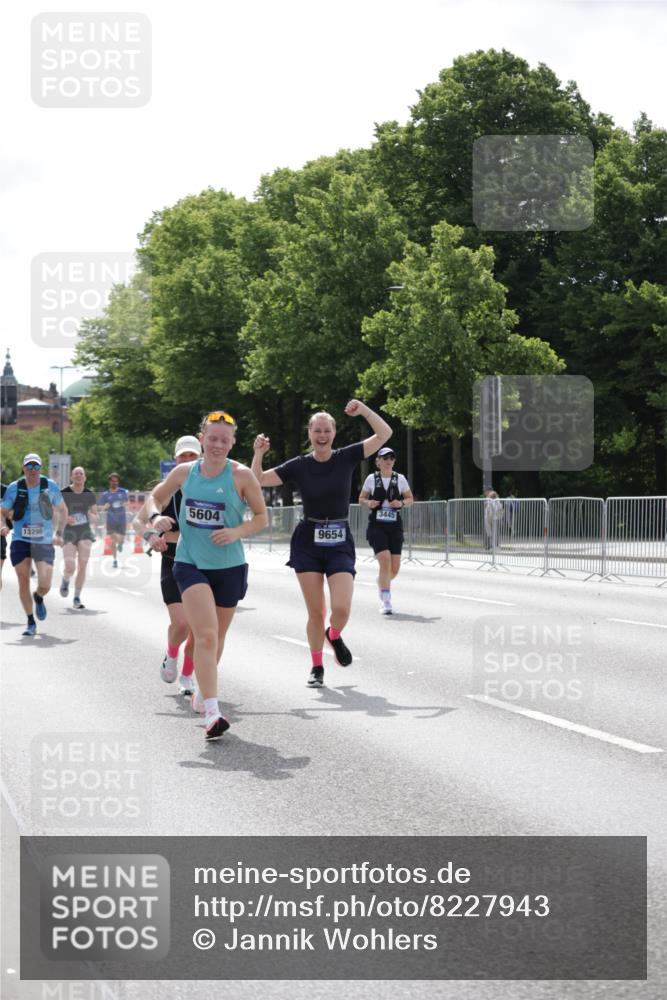 29.06.2025 - hella hamburg halbmarathon Jannik Wohlers http://msf.ph/oto/8227943 29.06.2025 10:27:50 Lombardsbrücke 3445, 5369, 5604, 7667, 8215, 8327, 9653, 9654, 12842, 13045, 13296, 13568, 13678, 14017, 14155, 15123, 15608, 18256 meine-sportfotos.de