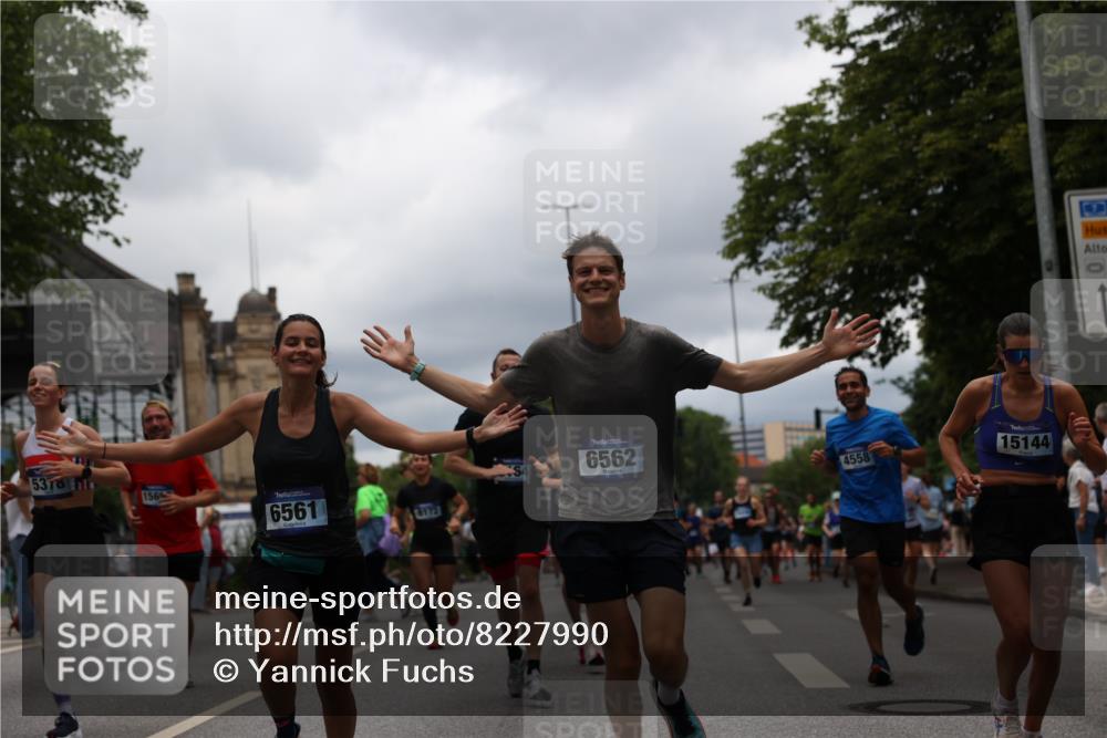 29.06.2025 - hella hamburg halbmarathon Yannick Fuchs http://msf.ph/oto/8227990 29.06.2025 10:46:36 20KM 1098, 1257, 1657, 2111, 2444, 2814, 3258, 3715, 3952, 4121, 4557, 4558, 4837, 5116, 5169, 5194, 5378, 5399, 6164, 6561, 6562, 7130, 7178, 7312, 7475, 7896, 8139, 8172, 8316, 8720, 8955, 9145, 10529, 10811, 11459, 12135, 12519, 13211, 13301, 13327, 14198, 14286, 14791, 15001, 15144, 15275, 15446, 15506, 15690, 16320, 16929, 17130, 17198, 17710, 17773, 18331 meine-sportfotos.de
