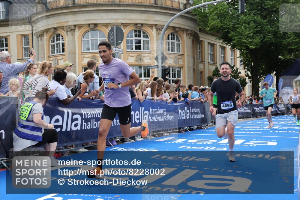 29.06.2025 - hella hamburg halbmarathon Strokosch-Dieckow http://msf.ph/oto/8228002 29.06.2025 10:31:58 Ziel 1407, 1686, 4129, 4698, 6619, 10927, 11150, 11199, 11370, 16505 meine-sportfotos.de