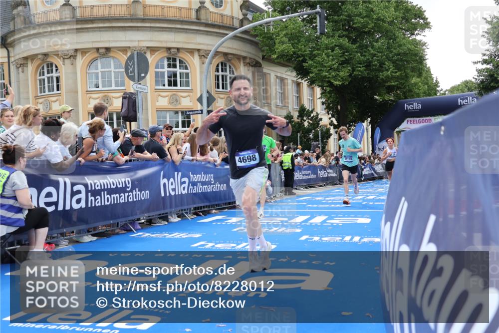 29.06.2025 - hella hamburg halbmarathon Strokosch-Dieckow http://msf.ph/oto/8228012 29.06.2025 10:31:58 Ziel 1407, 1686, 4129, 4698, 6619, 10927, 11150, 11199, 11370, 16505 meine-sportfotos.de