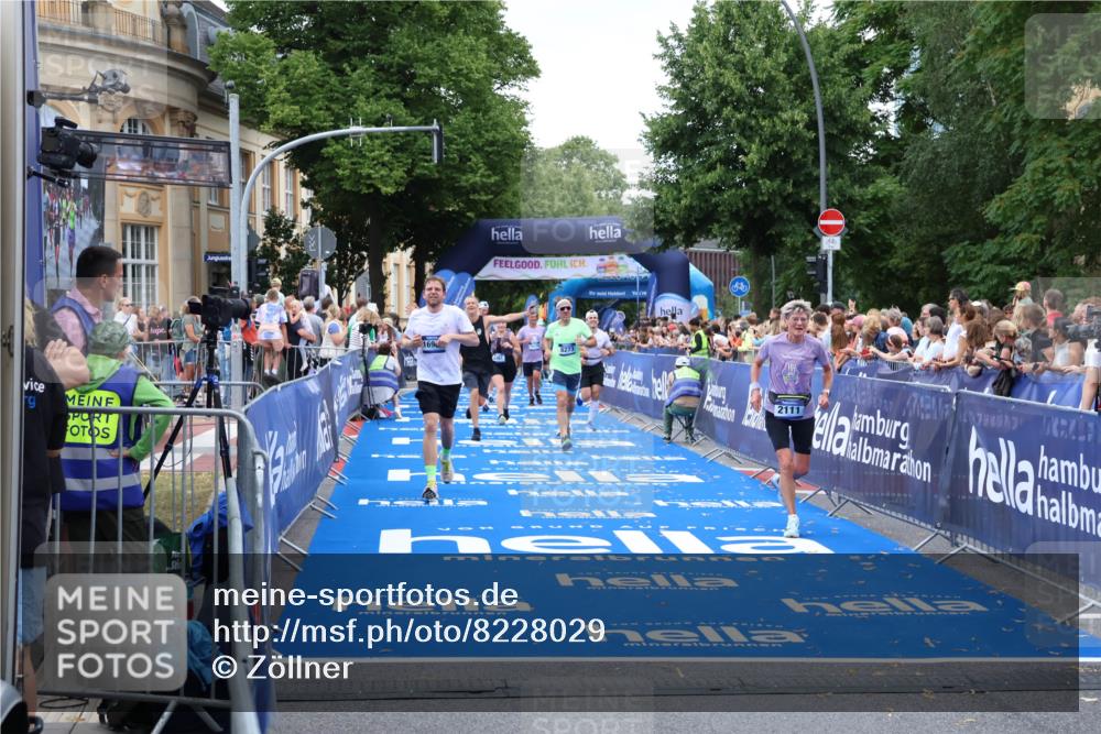 29.06.2025 - hella hamburg halbmarathon Zöllner http://msf.ph/oto/8228029 29.06.2025 10:53:16 Ziel 2111, 7383, 8273, 8361, 9142, 12875, 15179, 16929, 16986 meine-sportfotos.de