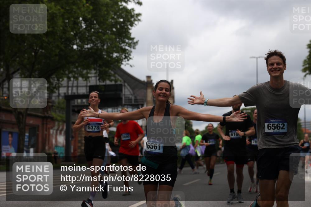29.06.2025 - hella hamburg halbmarathon Yannick Fuchs http://msf.ph/oto/8228035 29.06.2025 10:46:37 20KM 1098, 1257, 1482, 1657, 2111, 2444, 2814, 3258, 3715, 3952, 4121, 4557, 4558, 4726, 4837, 5116, 5169, 5194, 5378, 5399, 6164, 6561, 6562, 7178, 7312, 7475, 7896, 8172, 8316, 8720, 8955, 9145, 10529, 10811, 11459, 12135, 12519, 13211, 13301, 14198, 14286, 14791, 15001, 15144, 15275, 15446, 15506, 15690, 16320, 16929, 17130, 17198, 17710, 17773, 18331 meine-sportfotos.de